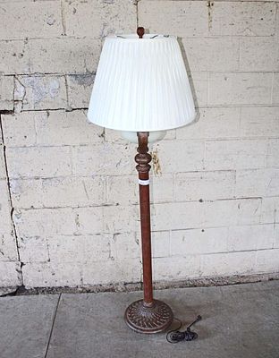 Heavy metal decorator pole lamp with shade approx. 18" diameter x 64" h Condition: message or