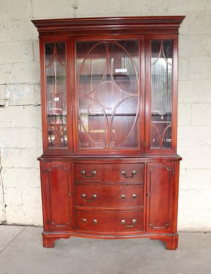 Vintage mahogany 1pc china cabinet approx. 47" w x 16" d x 73" h Condition: message or call