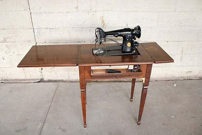 Vintage Singer sewing machine table. Vintage mahogany Singer Sewing machine in table, hinges are