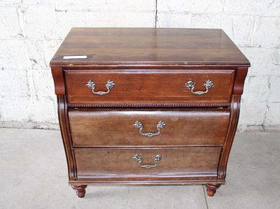 Mahogany 3 drawer chest, finish issues. Mahogany 3 drawer chest with finish issues approx. 30" w