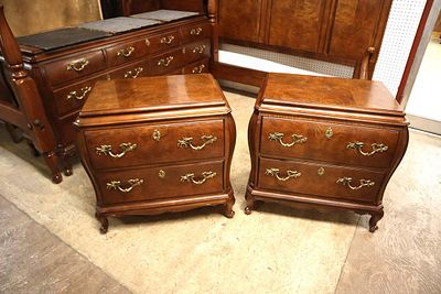 PR Henredon burl walnut 2 drawer bedside stands. Pair of Henredon burl walnut 2 drawer bedside