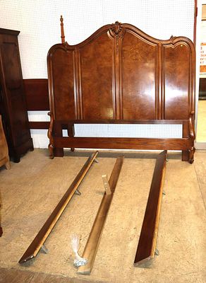 Henredon burl walnut/oak king size bed with rails. Beautiful Henredon burl walnut and oak king