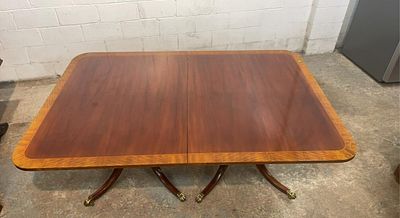 Vintage Baker mahogany dining room table. Beautiful Vintage Baker Furniture banded mahogany quad