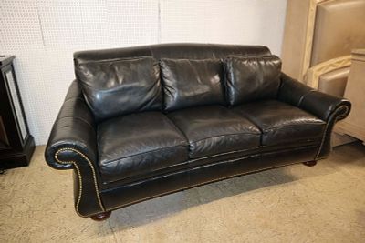 Beautiful Hancock & Moore leather sofa. Beautiful Hancock and Moore black leather sofa with