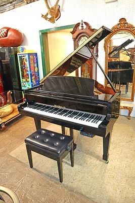 Hallet Davis & Co black lacquer player piano. Beautiful Halley Davis &amp; Co black lacquer 