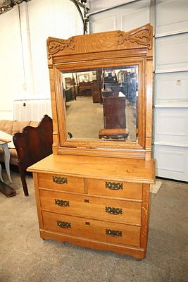 Antique solid oak top low chest with mirror. Antique solid oak top 4 drawer low chest with 