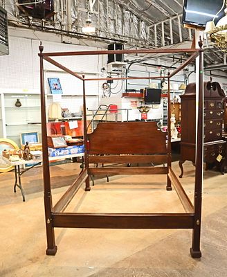 Henkel Harris solid mah queen size canopy bed. Henkel Harris solid mahogany queen size full