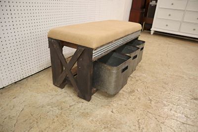 Like new Metropolitan Collection country bench. Like new Metropolitan Collection tweed style top