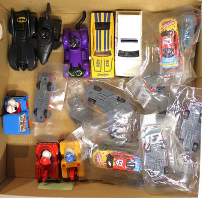 26 collectible cars: 18 Nascar in plastic and others. Condition: Please read all auction terms 