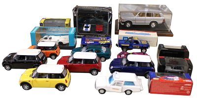18 diecast cars Malibu Greenlight Corgi Kinsmart and other. 18 diecast cars: 8 in original boxes 
