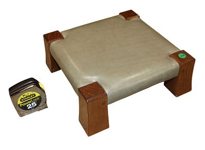 Stickley mission petite monk footstool, lot 109 match. Stickley mission oak and leather petite 