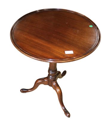 Kittinger Williamsburg QA round lamp side table. Vintage Kittinger solid mahogany Williamsburg 
