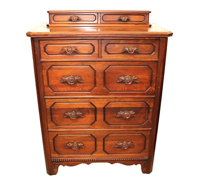 Antique walnut Victorian 7 drawer chest on chest. Antique quality solid walnut Victorian 7 