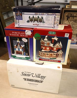 4 Christmas porcelain houses incl. Dept 56 Snow Village. 4 Christmas decorations including 