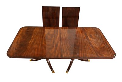 Beautiful Maitland Smith burl mahogany dining room table with 2 20" leaves, original finish 