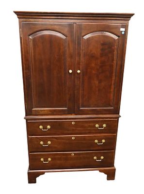 Stickley solid mahogany fitted interior gentleman's chest. Stickley solid mahogany 2 door 3 