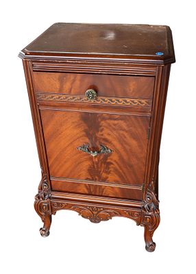 Vintage French style burl mahogany nightstand. Vintage French style burl mahogany 1 drawer 1 