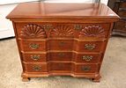 Vtg American Drew shell carved block front chest. Vintage American Drew shell carved block front Image - 2