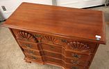 Vtg American Drew shell carved block front chest. Vintage American Drew shell carved block front Image - 4