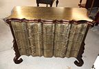 Nice model paint decorated scallop designer chest. Nice model 4 drawer paint decorated scallop Image - 3