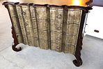 Nice model paint decorated scallop designer chest. Nice model 4 drawer paint decorated scallop Image - 6