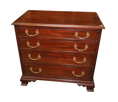 Henkel Harris mahogany bachelors chest. Henkel Harris solid mahogany 4 drawer bracket foot 