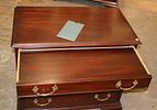 Henkel Harris mahogany bachelors chest. Henkel Harris solid mahogany 4 drawer bracket foot Image - 6