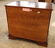 Henkel Harris mahogany bachelors chest. Henkel Harris solid mahogany 4 drawer bracket foot Image - 10