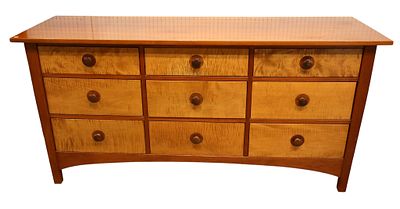 Stickley Harvey Ellis arts and crafts style dresser. Beautiful Stickley Harvey Ellis Collection 