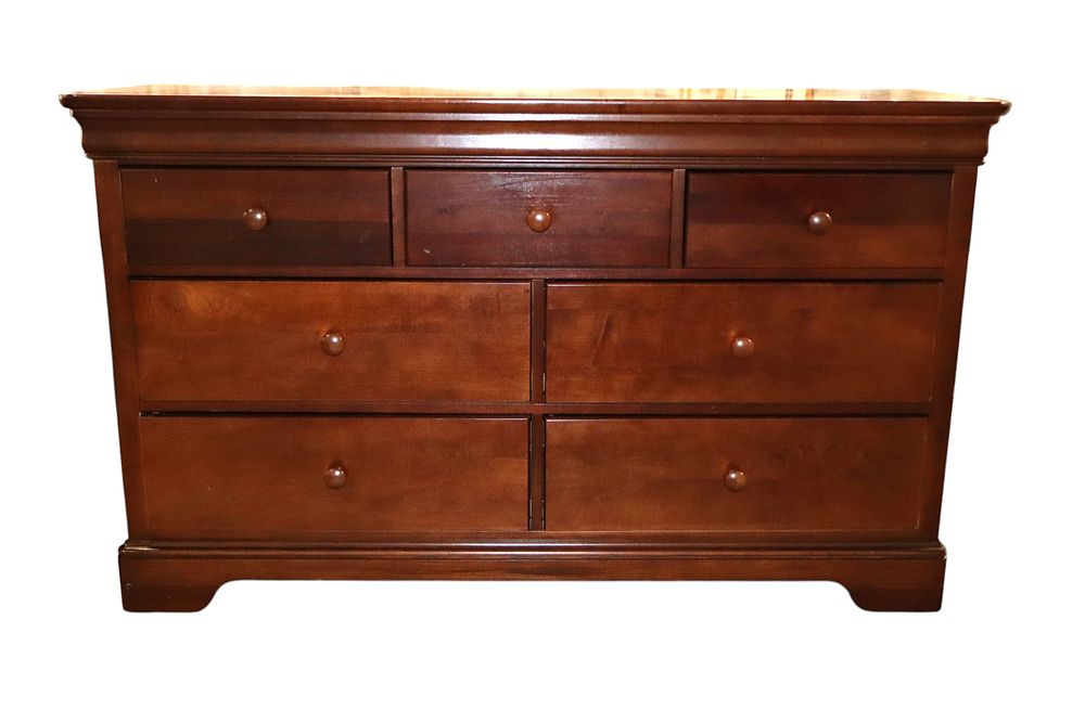 Contemporary mahogany low chest by Stanley. Contemporary mahogany finish 7 drawer low chest by 
