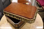 Maitland Smith leather bronze lidded chest. Maitland Smith Jewelry Keepsake lidded table top Image - 9