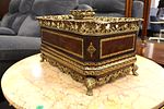 Maitland Smith leather bronze lidded chest. Maitland Smith Jewelry Keepsake lidded table top Image - 12
