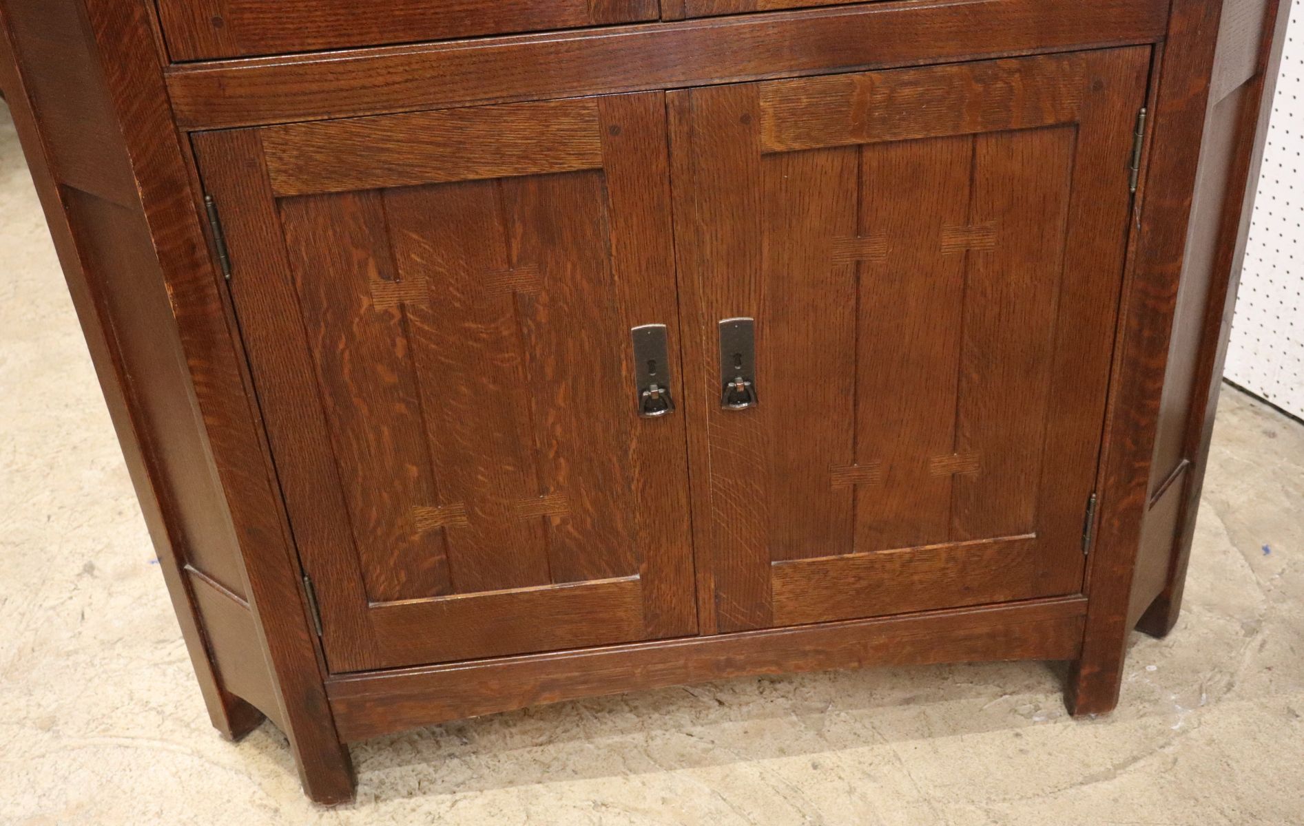 Stickley mission oak corner bow tie corner cabinet