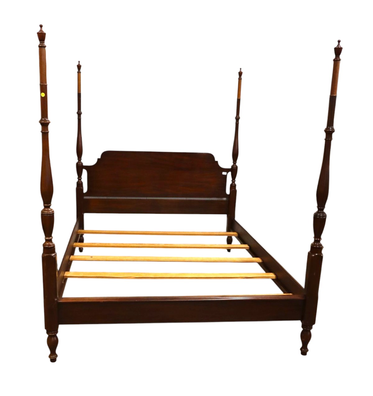 Nice Henkel Harris Virginia Galleries queen size 4 poster bed in solid mahogany with mattress slats, original finish