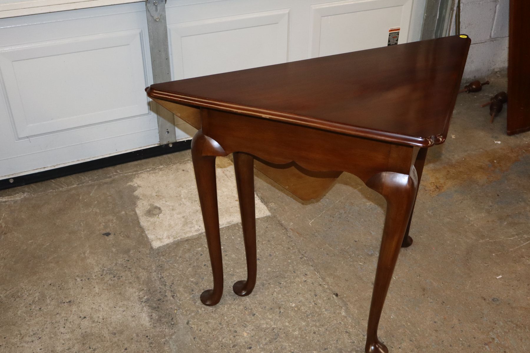 Vintage Kittinger butterfly mahog napkin table