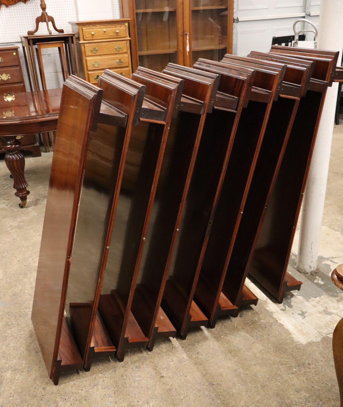 Double Crank 8 leaf mahogany table opens 18+ ft