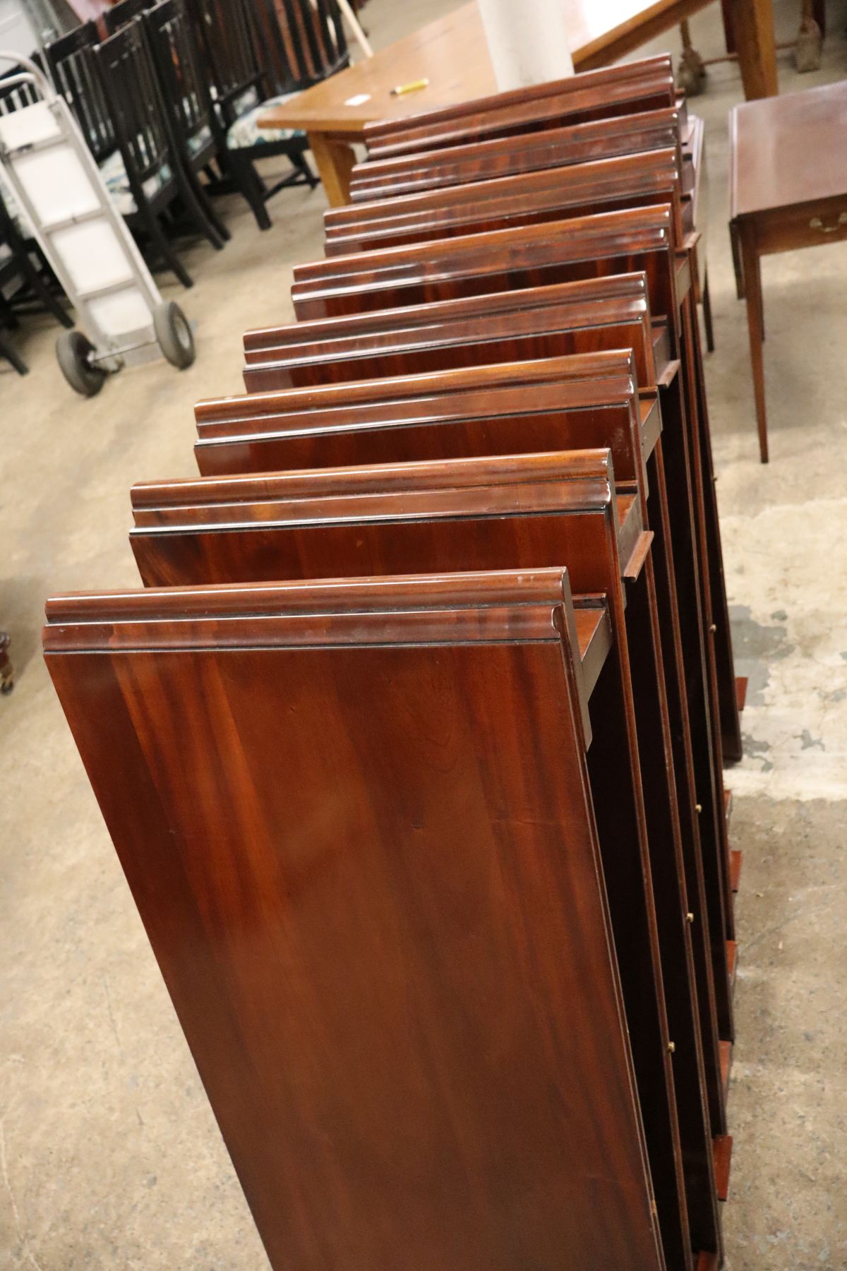 Double Crank 8 leaf mahogany table opens 18+ ft