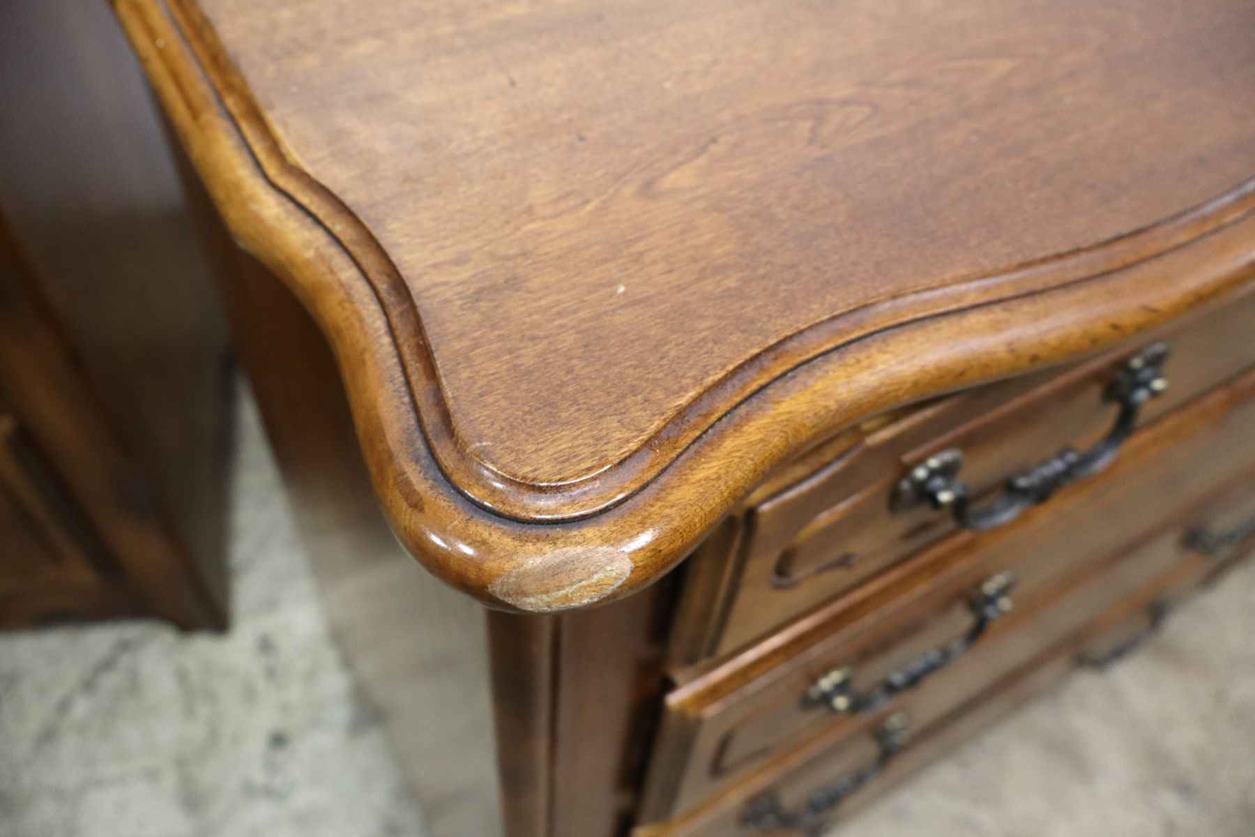 Beautiful Ethan Allen cherry French style low chest