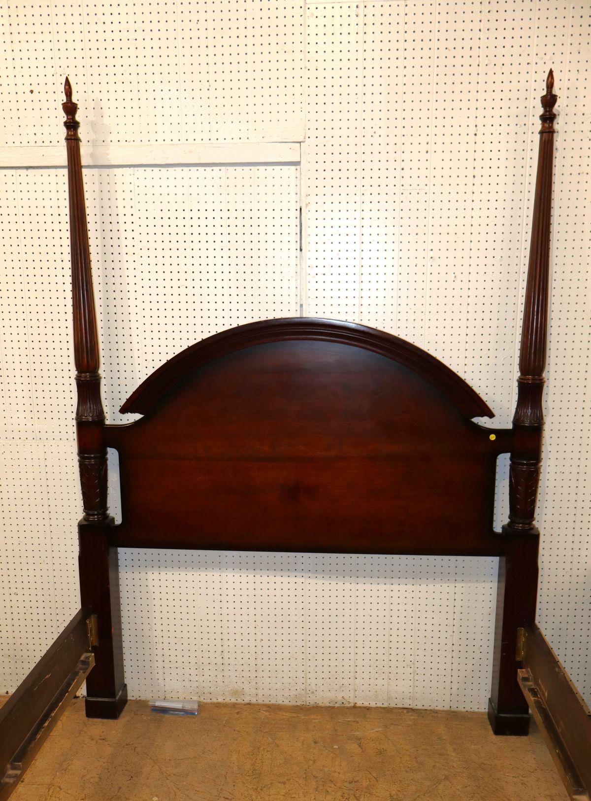 Queen arched headboard 4 poster bolt together bed