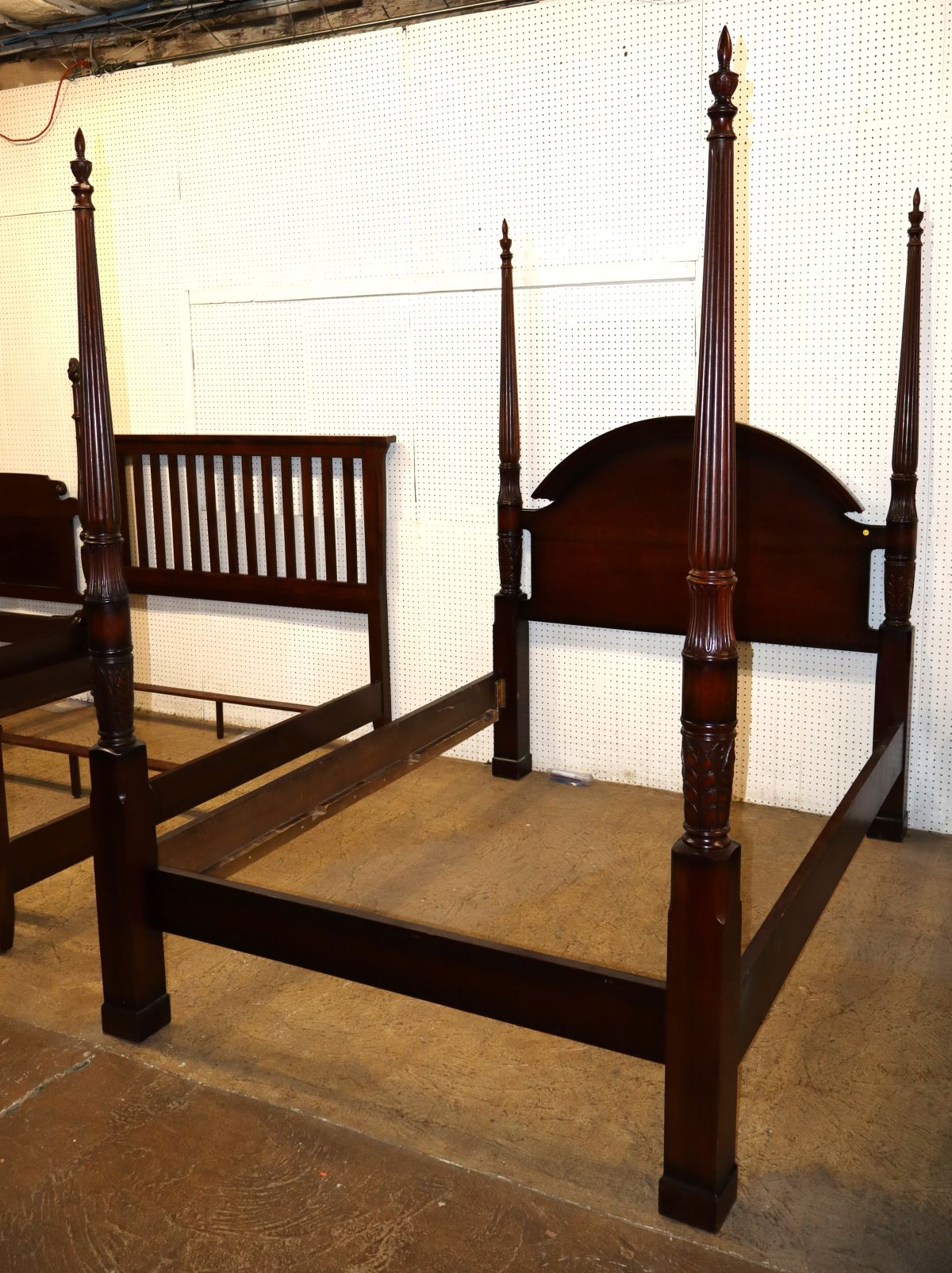 Queen arched headboard 4 poster bolt together bed