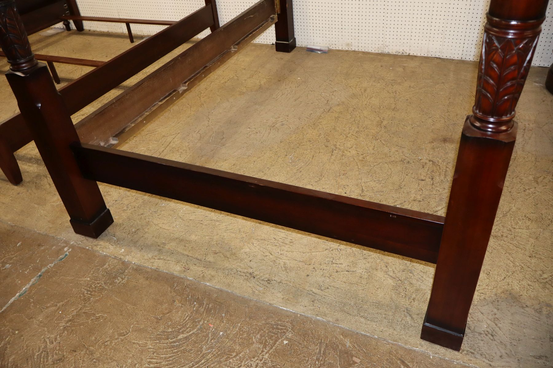 Queen arched headboard 4 poster bolt together bed