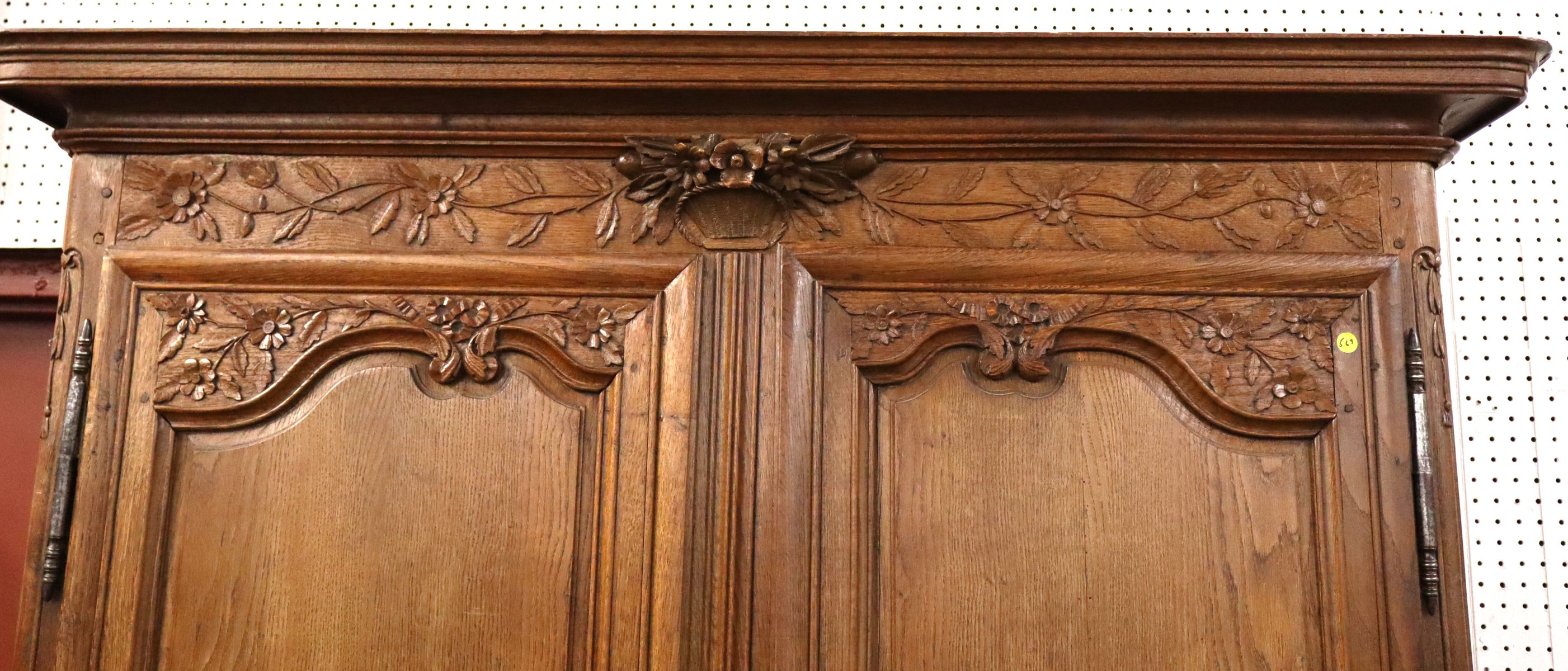Antique FR carved oak cupboard ca1790-1820's w/key