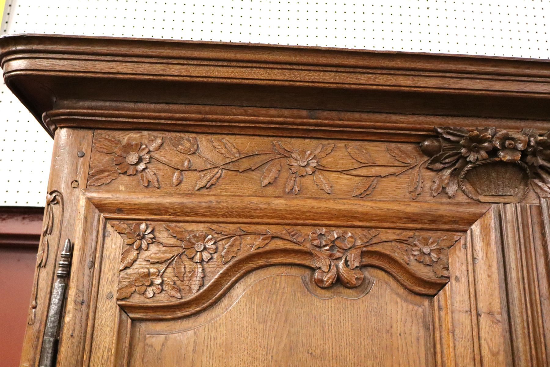 Antique FR carved oak cupboard ca1790-1820's w/key