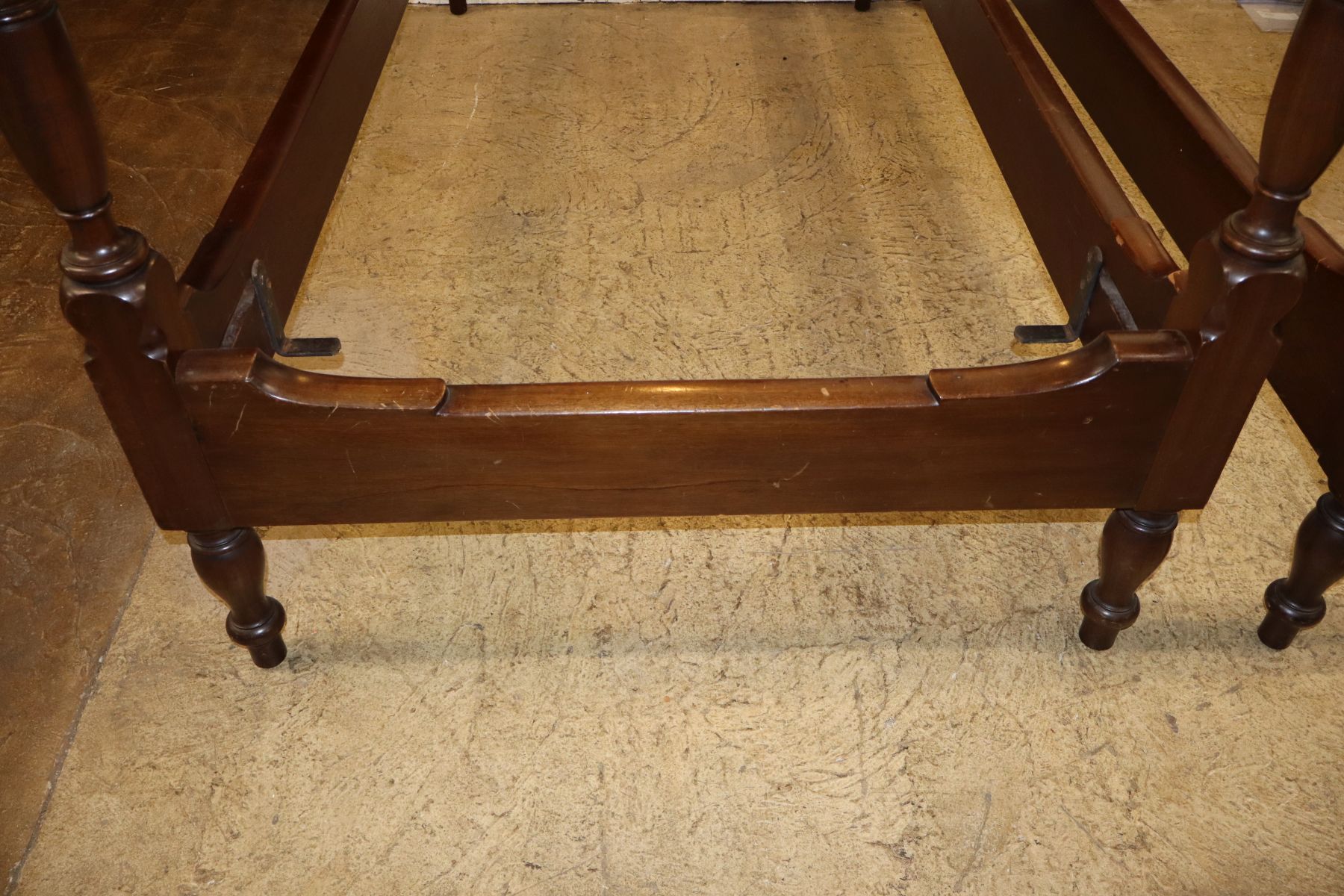 PR quality antique solid mahog 4 poster twin beds