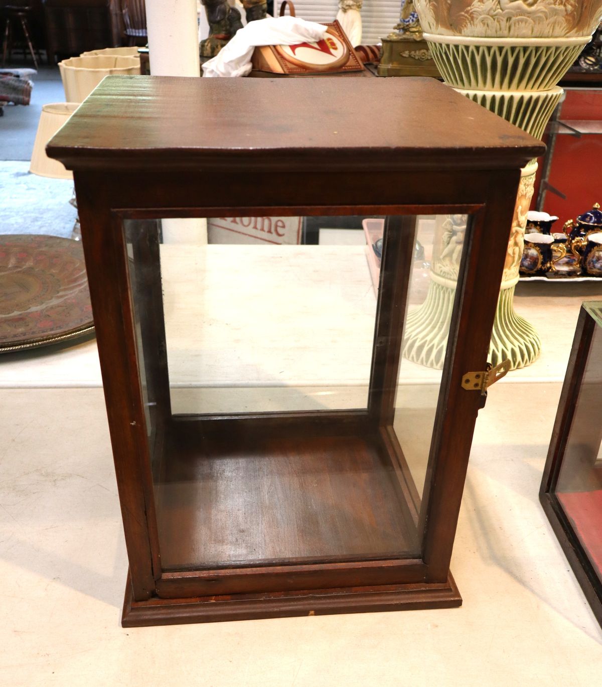 Antique 1 door mahogany case counter top display