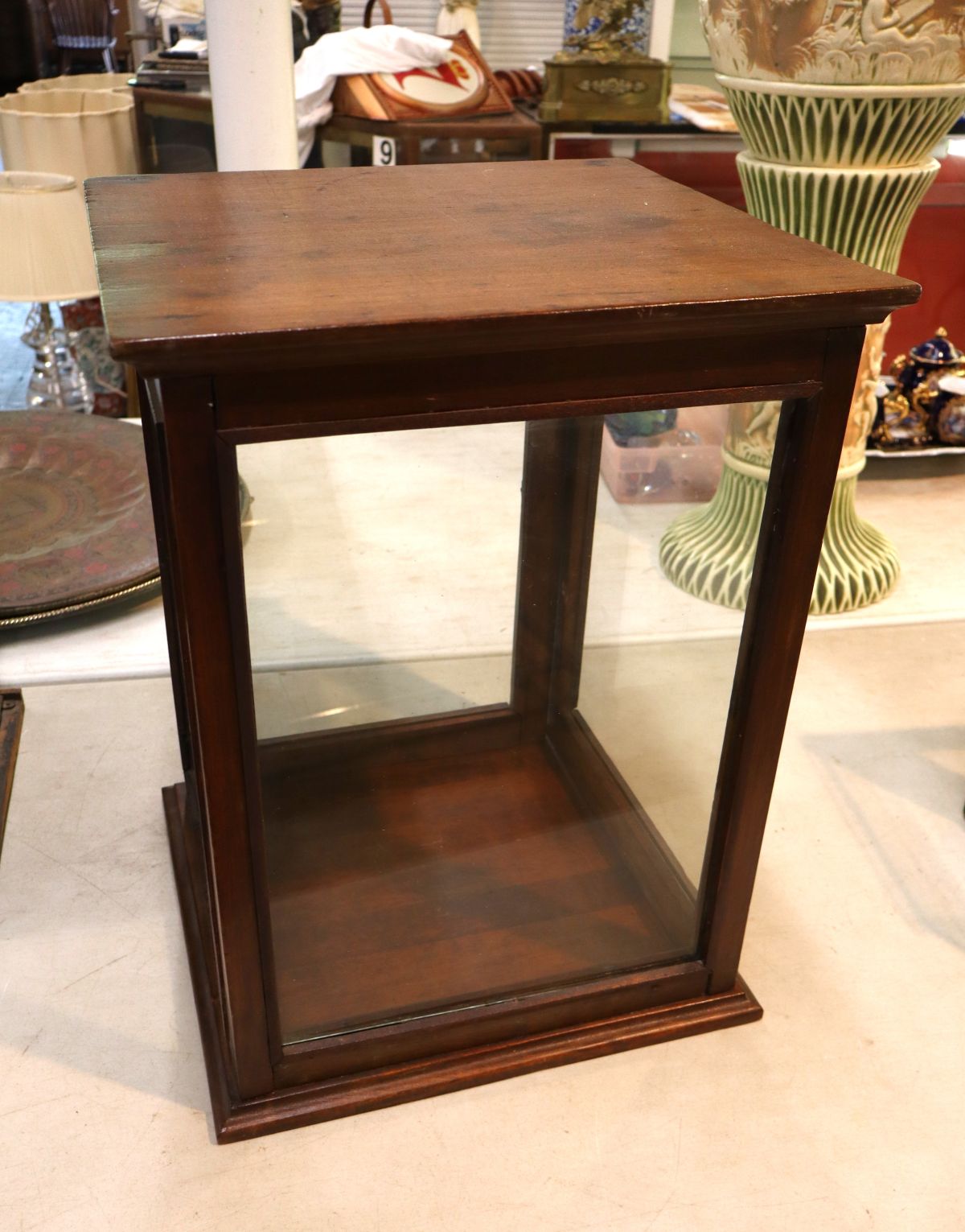 Antique 1 door mahogany case counter top display