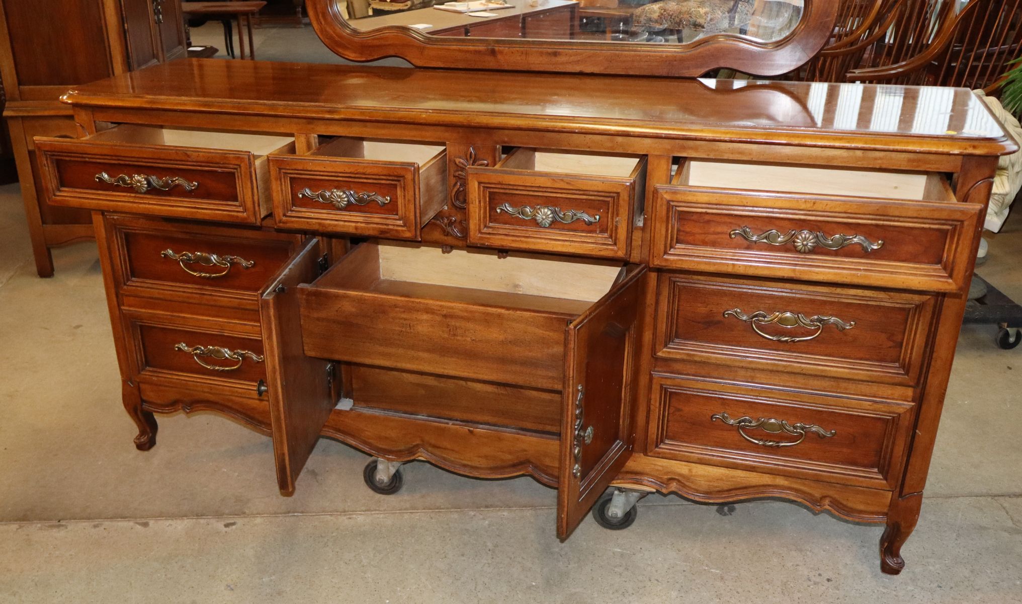 VTG Dixie Furn low chest with w/detachable mirror