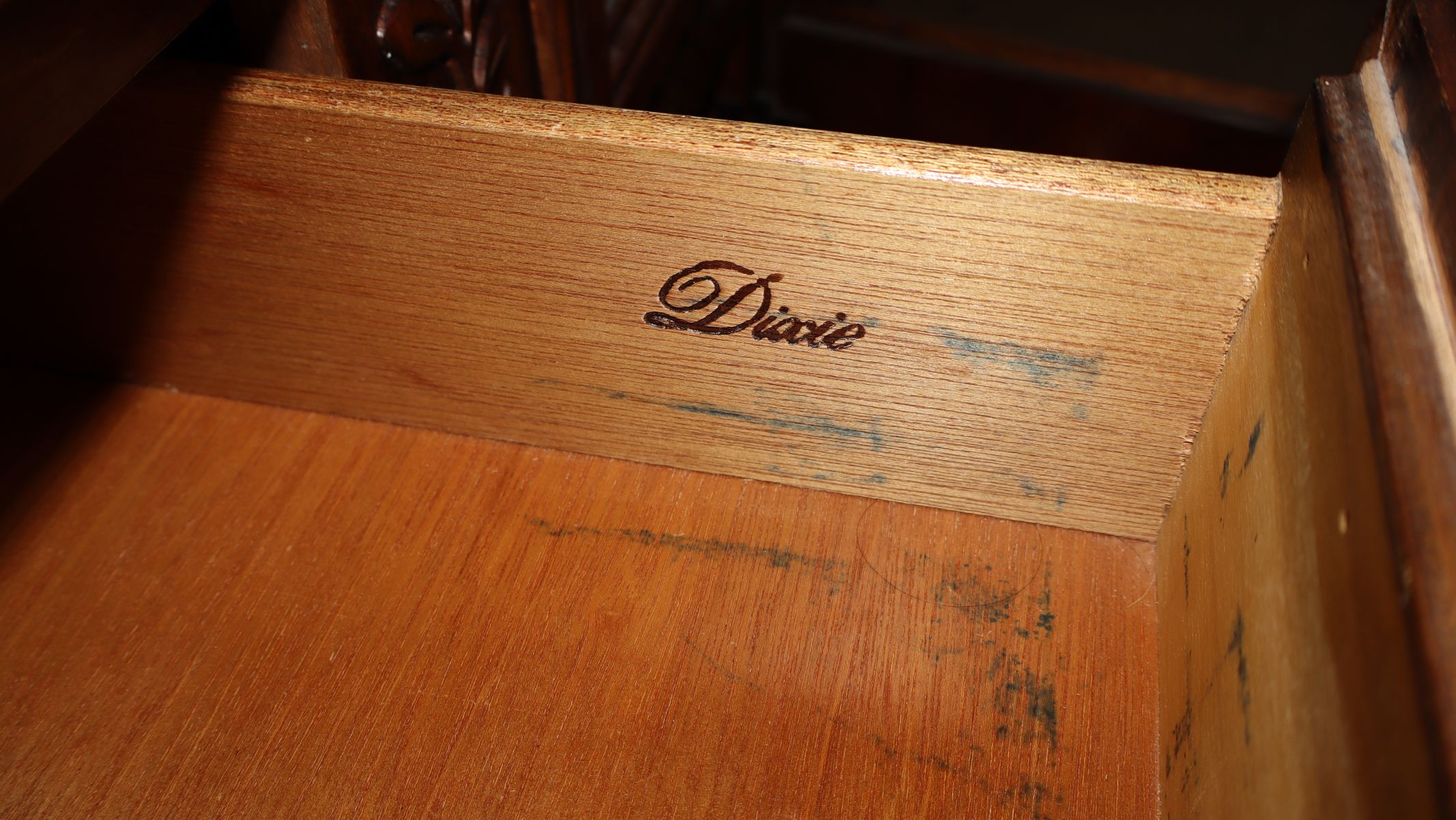 VTG Dixie Furn low chest with w/detachable mirror