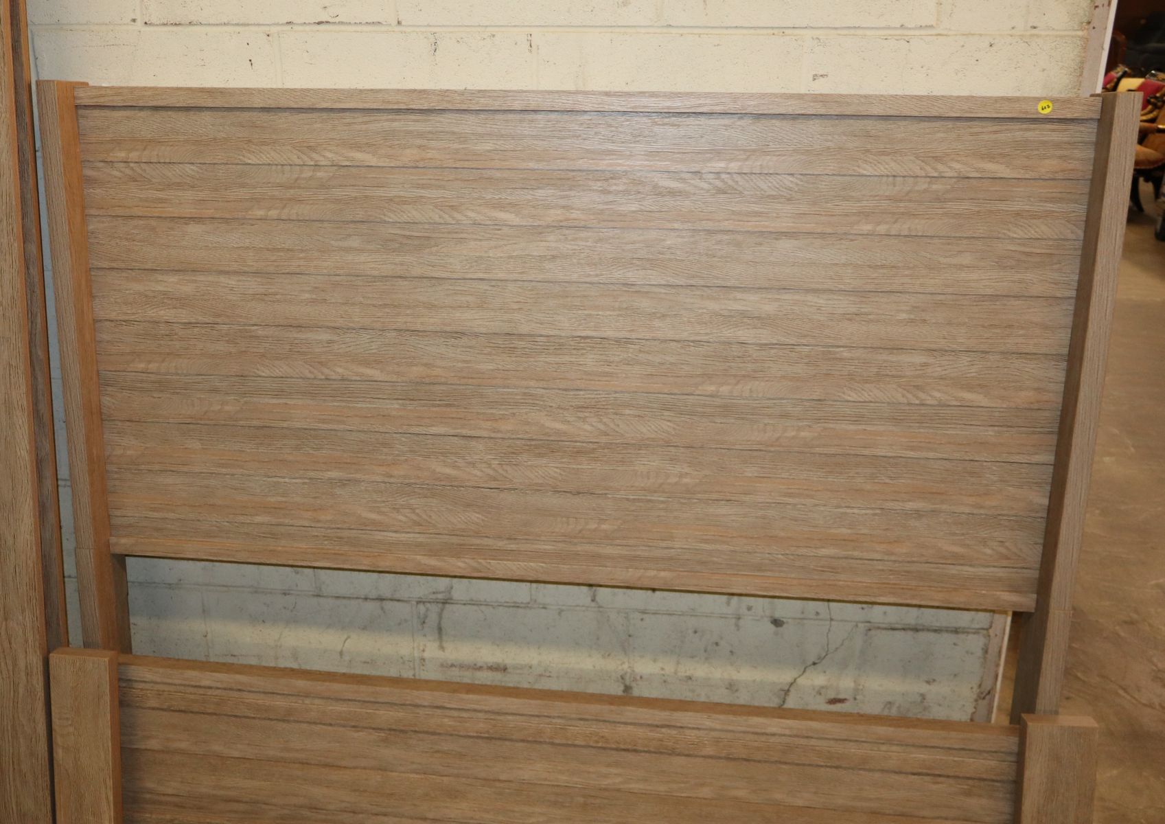 Like new quality contemporary queen - complete