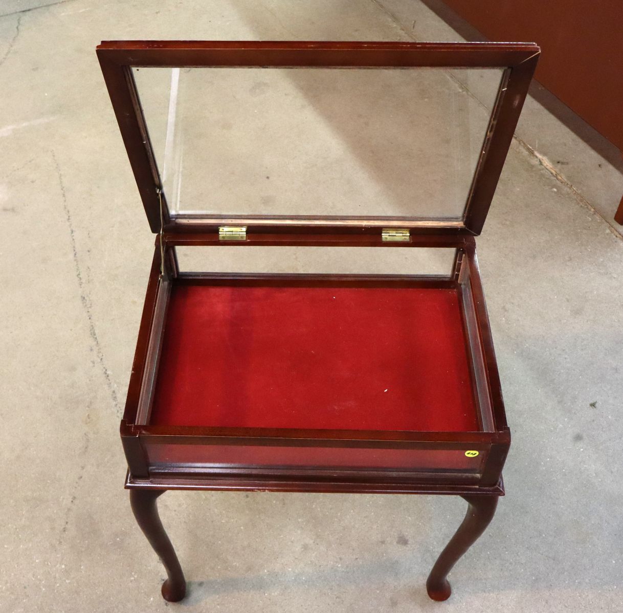 Vintage mahogany finish lift top display table